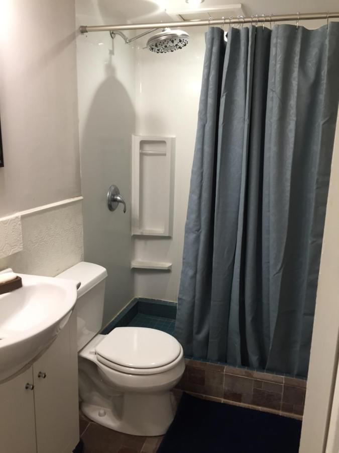 The Calgary Hub Hostel Style Home מראה חיצוני תמונה