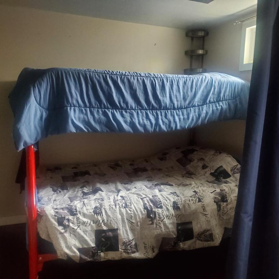 The Calgary Hub Hostel Style Home מראה חיצוני תמונה