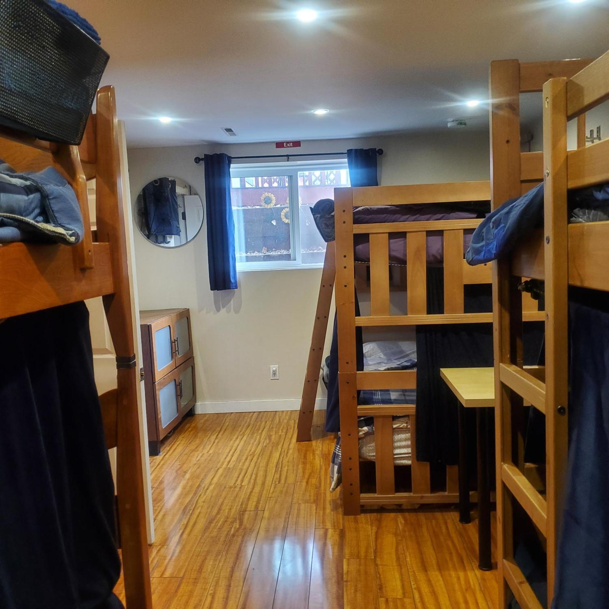 The Calgary Hub Hostel Style Home מראה חיצוני תמונה